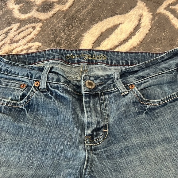 American Eagle hipster stretch jeans. Great condition. Distressed. - Picture 2 of 5